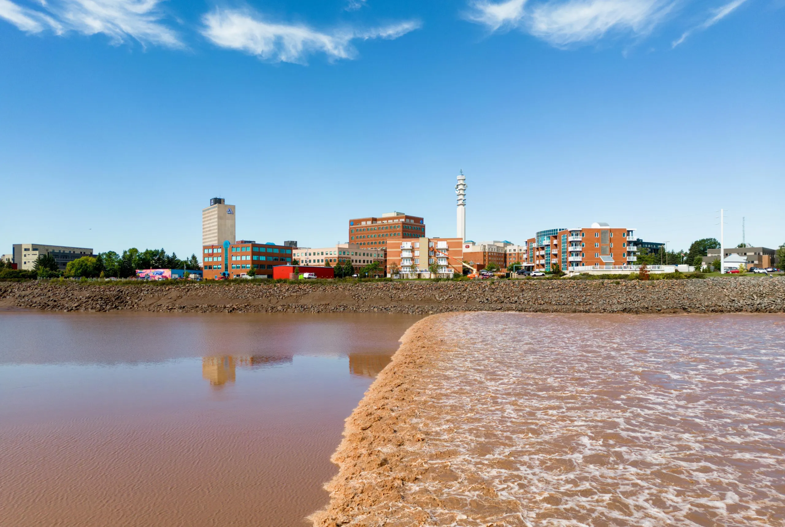 The tidal bore coming in.